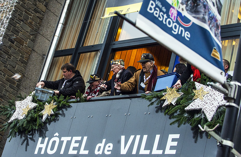 Bastogne City Hall, throwing of the Nuts!