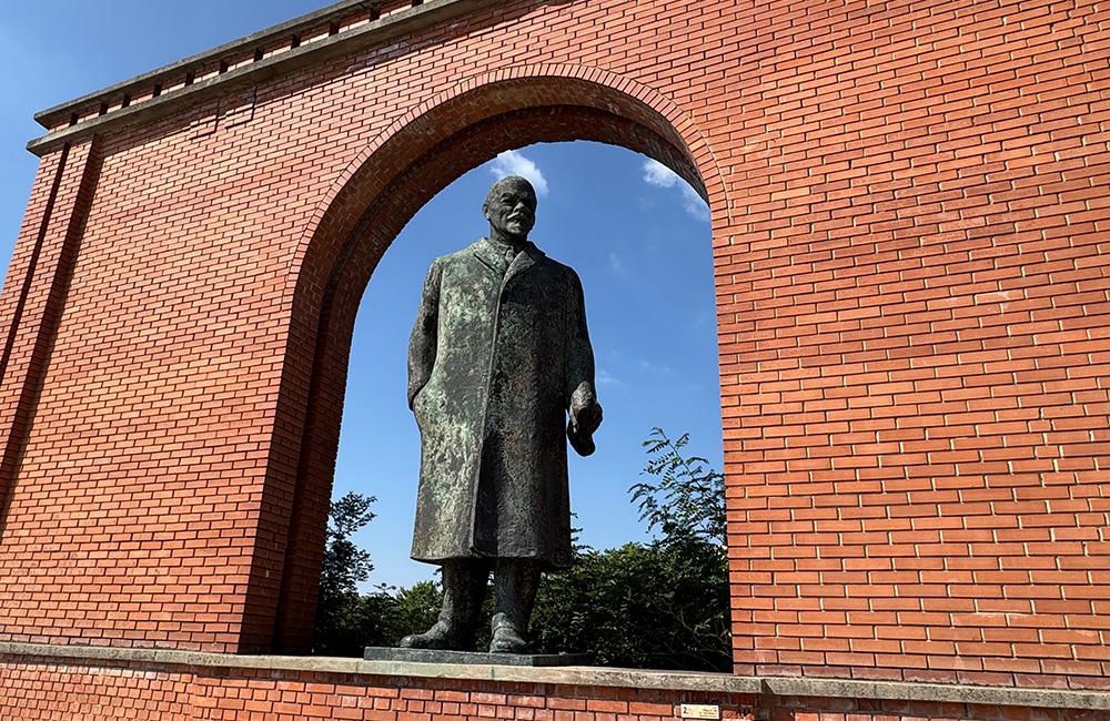 Lennin statue at the Memento park